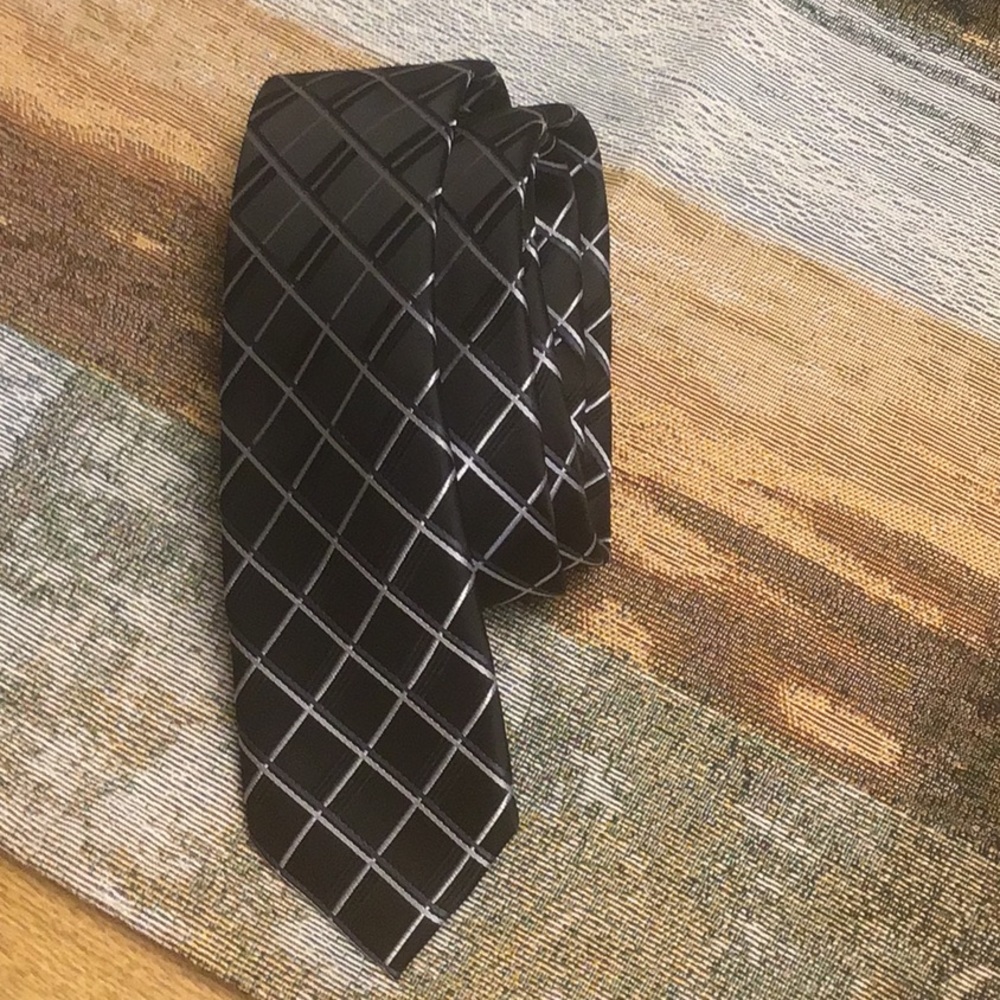 Pierre Cardin tie black gray triangles hand made professional look hands…